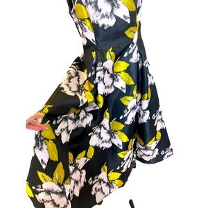 Adrianna Papell womens dress  size 12  side pockets 38ch  32W 42H  46Long